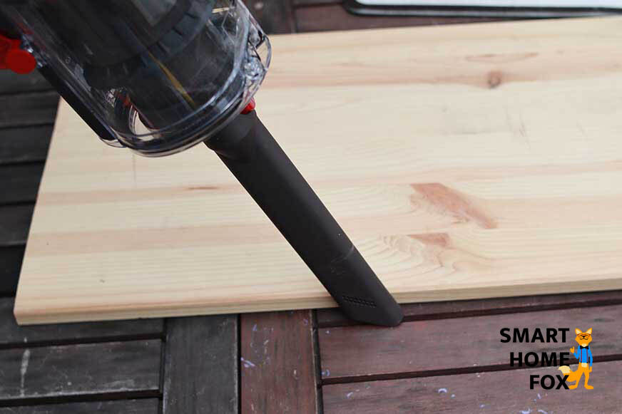 Dyson V12 Slim: classic crevice tool